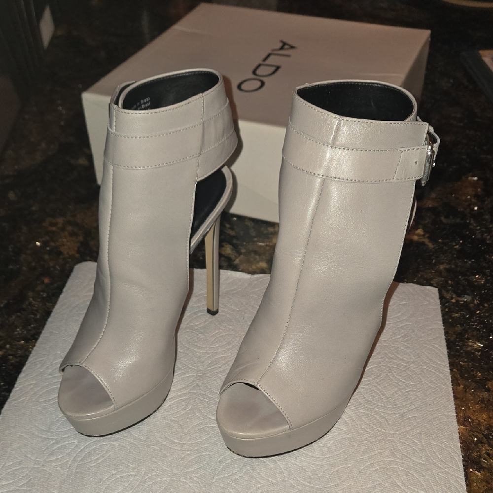 Aldo Ahumada Women's Grey Peep Toe Heels